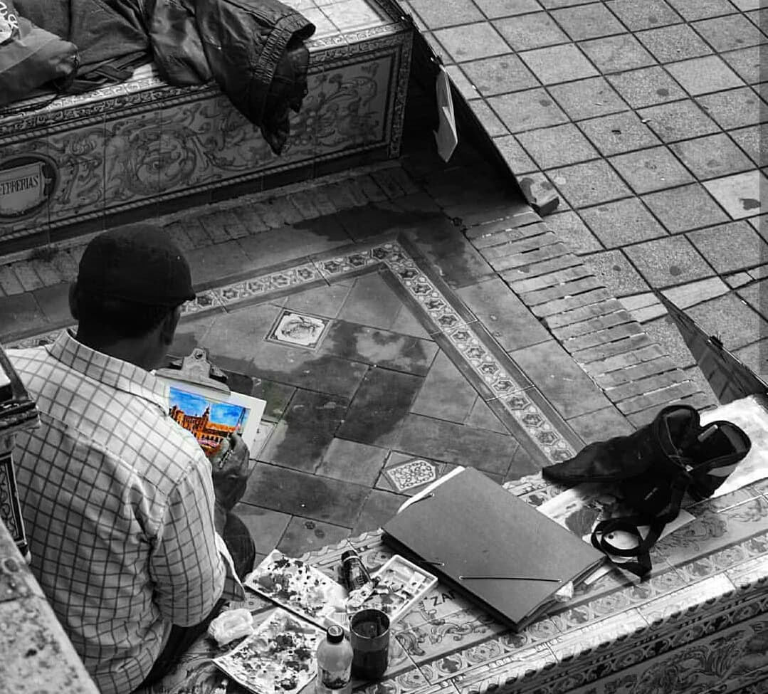 hombre pintando un cuadro